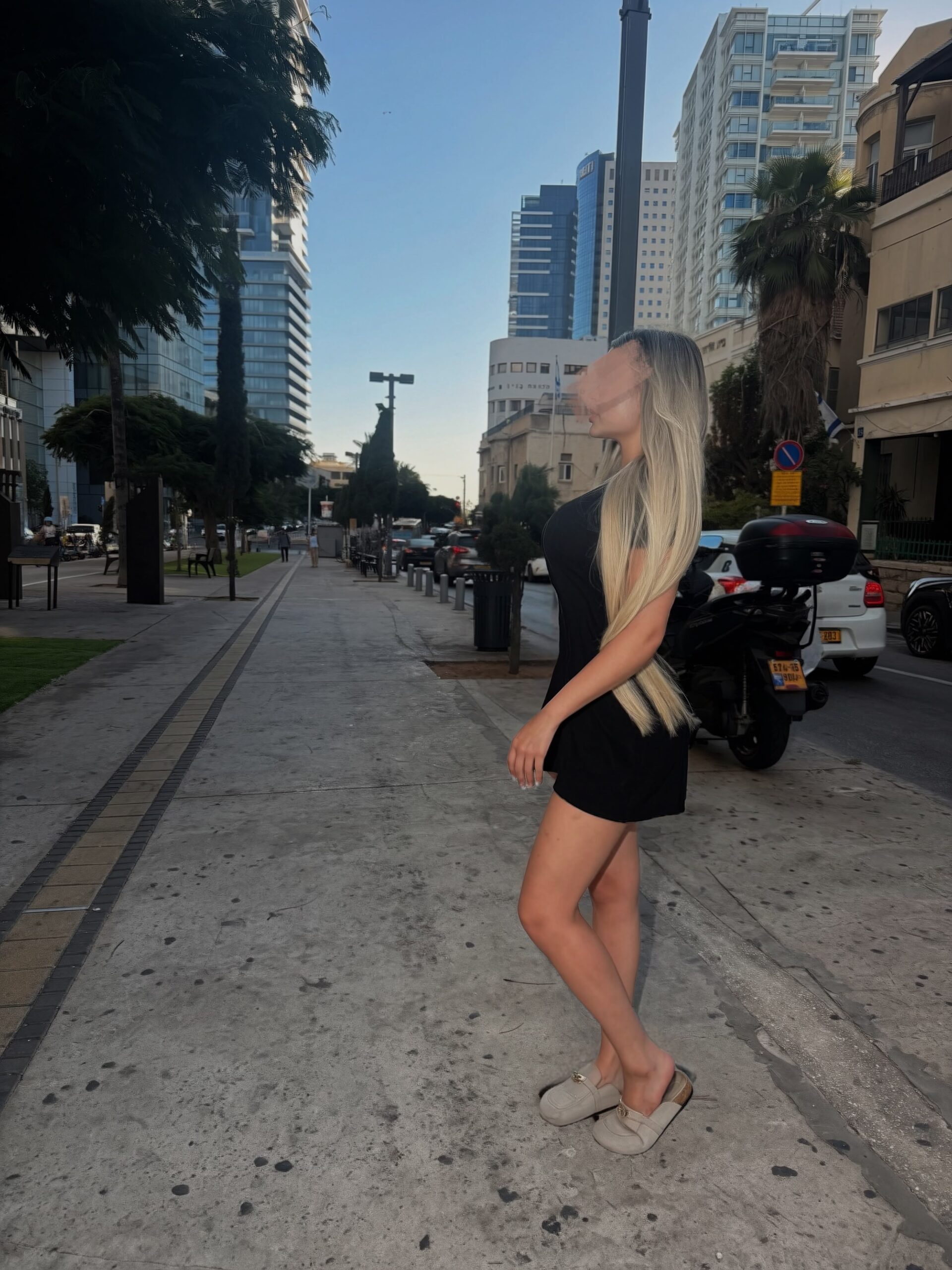 ברונטית תיירת – תל אביב