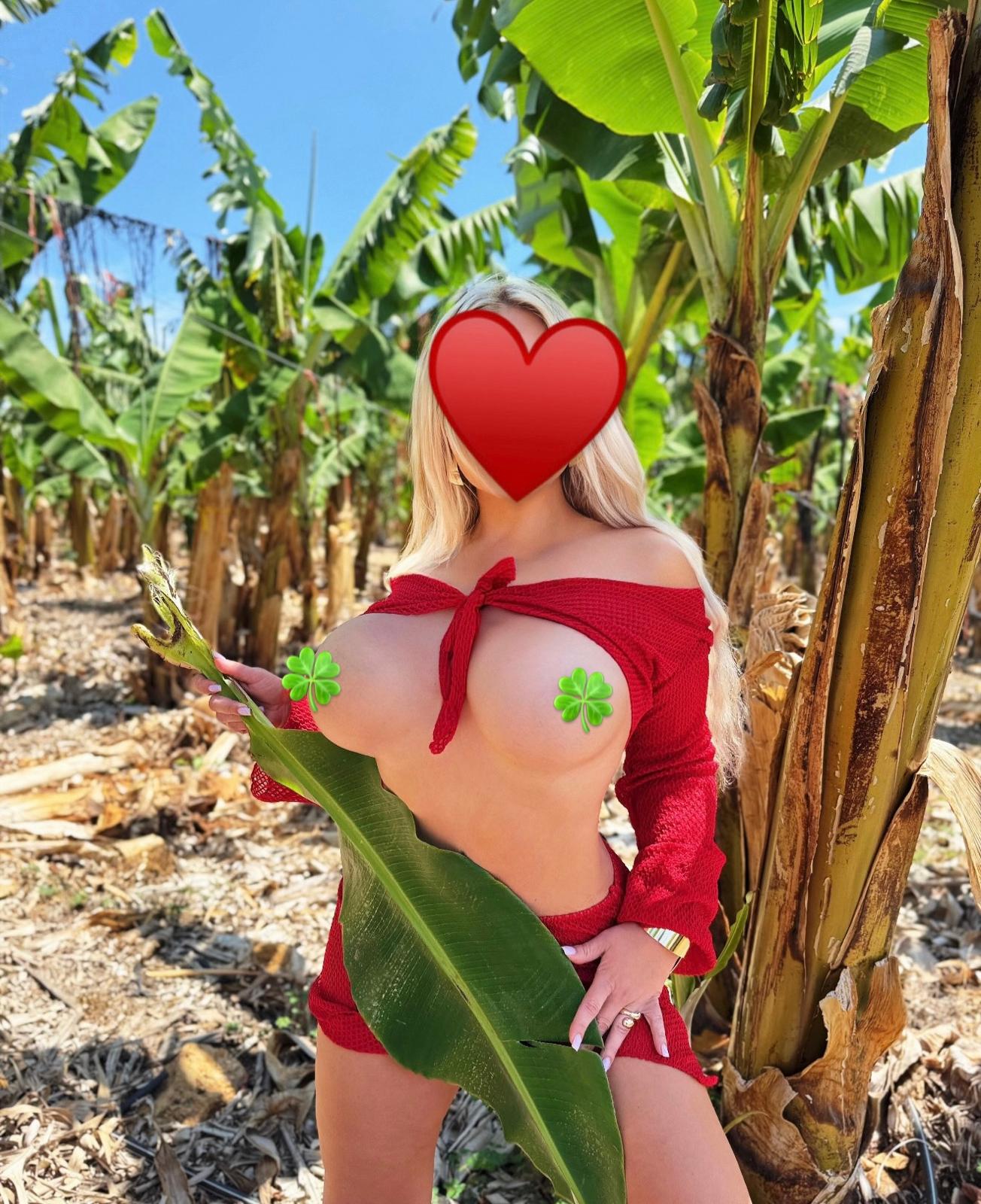 סופיה- בחיפה – אישה סקסית בלונדה