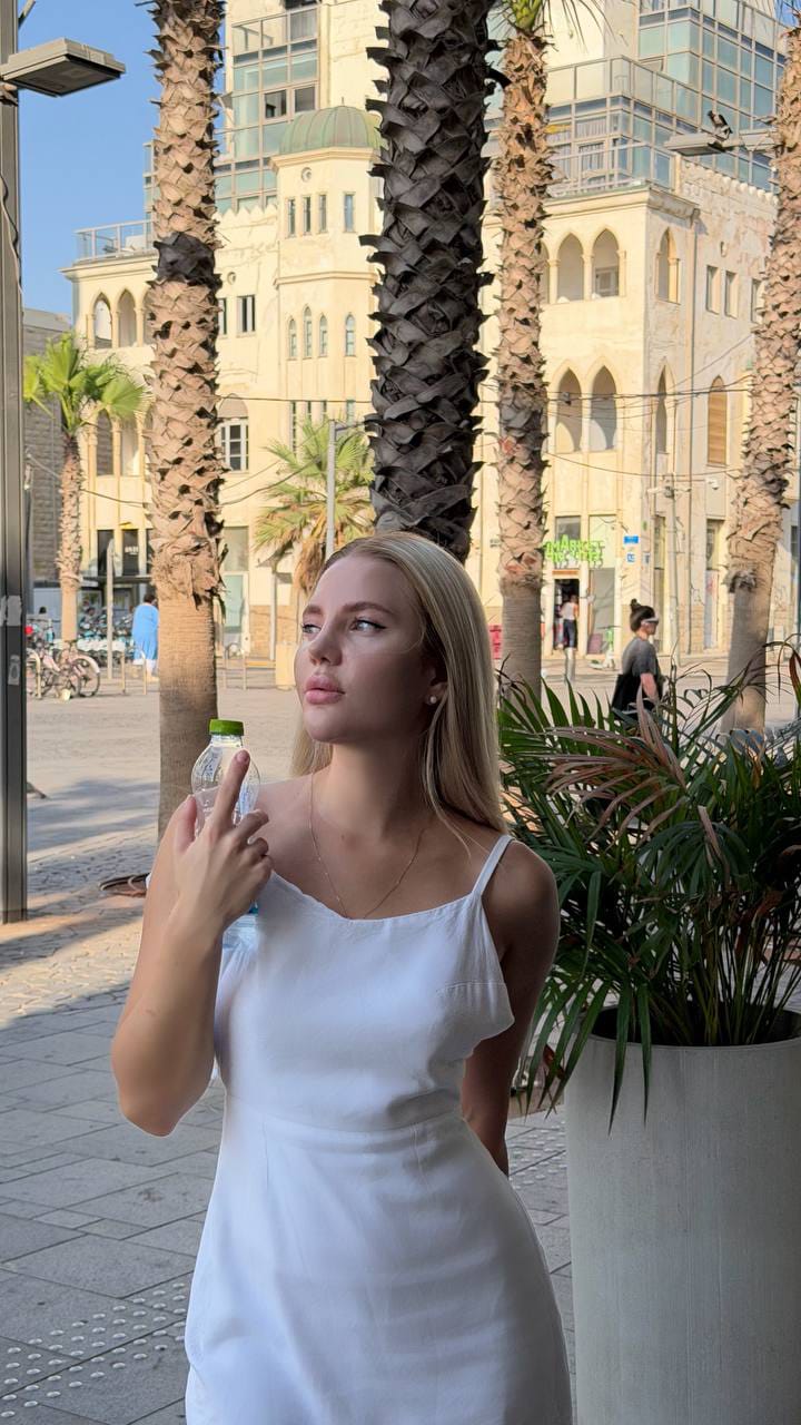 תל אביב – תיירת מרוסיה בלונדה 22